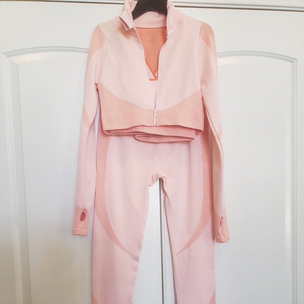 Women Peach Ribbed 3pc Active Set - Picture 4 of 5